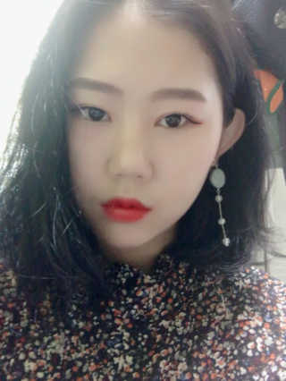터치인솔 메탈리스트 리퀴드 포일 립스틱 5종 — 5점을 준 리뷰어가 2018년 3월 올린 사용 사진