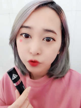 지고트 로맨틱 키스 립스틱 — 5점을 준 리뷰어가 2018년 12월 올린 사용 사진