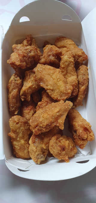 [치킨마루]-  빠사칸윙봉현미 + 콜라 500ml — 5점을 준 리뷰어가 2019년 7월 올린 사용 사진