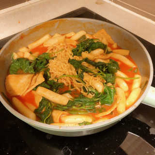 [홍코너떡볶이]옛날떡볶이 인기맛 4팩세트 — 5점을 준 리뷰어가 2019년 11월 올린 사용 사진
