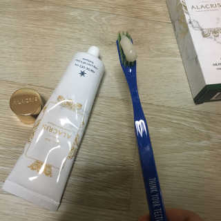아라크리스 아라 크리스 프리미엄 내추럴 치약 — 4점을 준 리뷰어가 2018년 8월 올린 사용 사진