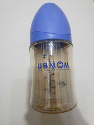 유비맘 PPSU 젖병 노꼭지_200ml_컬러 랜덤 발송 — 3.5점을 준 리뷰어가 2019년 12월 올린 사용 사진