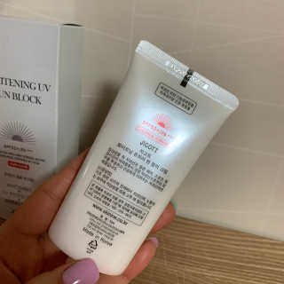 지고트 화이트닝 유브이 썬블럭 크림 70ml,1+1 — 4.5점을 준 리뷰어가 2019년 5월 올린 사용 사진