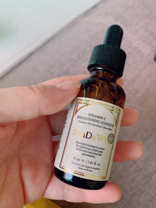 [스킨큐어] 산다화 비타민C 화이트닝 에센스 30ml — 5점을 준 리뷰어가 2019년 6월 올린 사용 사진
