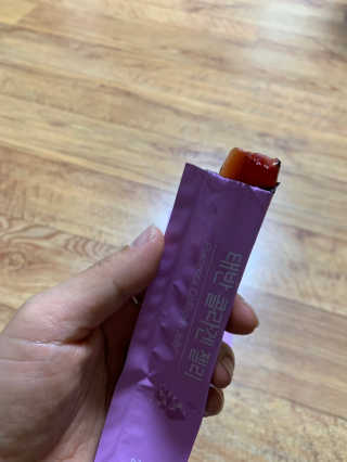 네츄럴굿띵스 태반 콜라겐 젤리 15포 — 5점을 준 리뷰어가 2019년 6월 올린 사용 사진