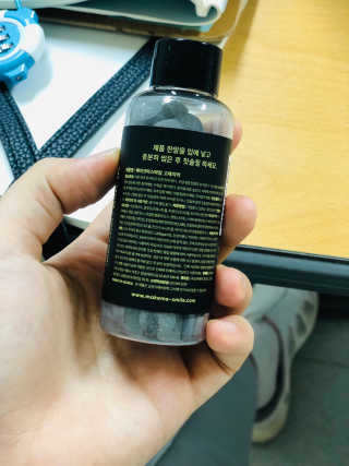 메이크미스마일 고체치약 — 3점을 준 리뷰어가 2019년 7월 올린 사용 사진