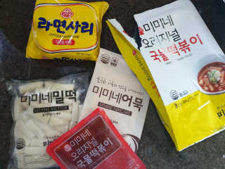 홍대미미네국물떡볶이 [홍대미미네]오리지널 국물 떡볶이4팩 + 라면사리 — 5점을 준 리뷰어가 2019년 4월 올린 사용 사진
