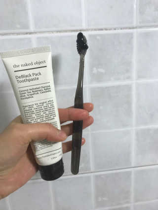 the naked object 디블랙팩치약 디블랙칫솔 세트 — 4점을 준 리뷰어가 2019년 1월 올린 사용 사진
