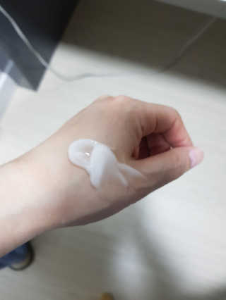 최윤하스텔라 최윤하 만물상 올인원 만능크림 — 4.67점을 준 리뷰어가 2018년 11월 올린 사용 사진
