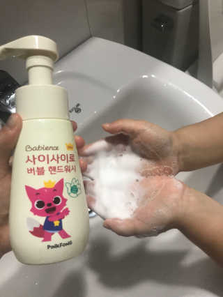 베비언스 핑크퐁 사이사이로 버블 핸드워시 — 4.33점을 준 리뷰어가 2017년 8월 올린 사용 사진