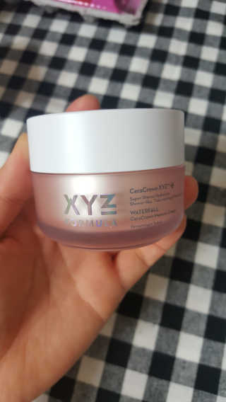 XYZ FORMULA 워터폴 라인 세라크라운 메모리 크림 — 4.17점을 준 리뷰어가 2018년 3월 올린 사용 사진