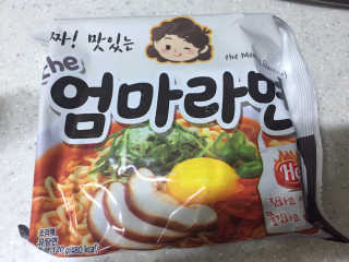 라면 그대로가 제일 맛있는 더엄마라면 — 5점을 준 리뷰어가 2019년 6월 올린 사용 사진