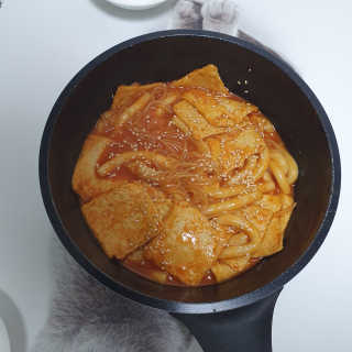 [홍코너떡볶이]옛날떡볶이 인기맛 4팩세트 — 5점을 준 리뷰어가 2019년 12월 올린 사용 사진