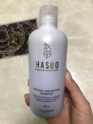 셀리본 하수오 내츄럴 프리벤션 탈모관리 샴푸 300ml — 4점을 준 리뷰어가 2019년 11월 올린 사용 사진