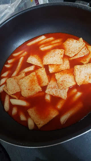 [홍코너떡볶이]옛날떡볶이 인기맛 4팩세트 — 5점을 준 리뷰어가 2019년 11월 올린 사용 사진