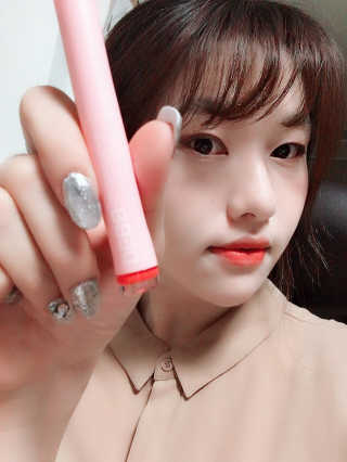 뎁 더 데뷰탕트 립스틱 — 5점을 준 리뷰어가 2018년 5월 올린 사용 사진