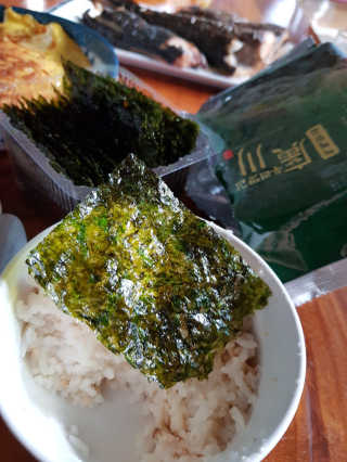 광천우리맛김 한봉지 2~3인분, 아삭하고 향긋한 우리파래식탁김28매 — 5점을 준 리뷰어가 2018년 4월 올린 사용 사진