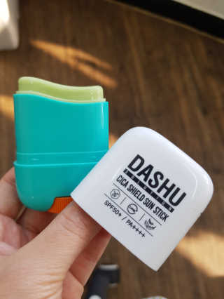 다슈코리아 다슈 솔루션 시카 쉴드 선스틱 — 4점을 준 리뷰어가 2020년 2월 올린 사용 사진