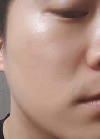 다슈코리아 다슈 맨즈 톤 업 비비로션 40ml — 4.83점을 준 리뷰어가 2018년 6월 올린 사용 사진