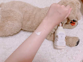 비욘드 딥 모이스처 시그니처   바디 에멀전 — 5점을 준 리뷰어가 2019년 5월 올린 사용 사진
