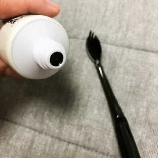 the naked object 디블랙팩치약 디블랙칫솔 세트 — 3점을 준 리뷰어가 2019년 6월 올린 사용 사진