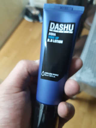 다슈코리아 다슈 맨즈 톤 업 비비로션 40ml — 4.67점을 준 리뷰어가 2018년 6월 올린 사용 사진