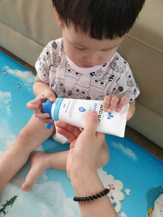 아토앤오투 아토엔오투 옥시젠 베이비 로션 — 5점을 준 리뷰어가 2019년 4월 올린 사용 사진