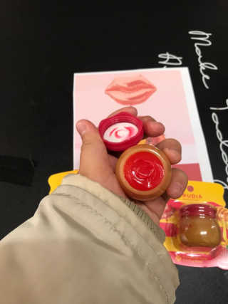 [후르디아] 촉촉탱탱 석류 허니 립밤 3개 세트 — 5점을 준 리뷰어가 2019년 12월 올린 사용 사진