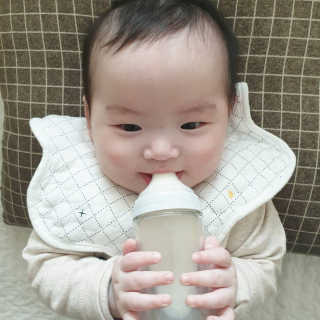 엄마의 바램을 담은 프리미엄 감성젖병 오유위시 260ml — 5점을 준 리뷰어가 2020년 3월 올린 사용 사진