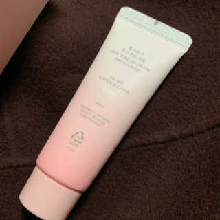 [블랙루즈] 핑크 톤업 크림 — 4점을 준 리뷰어가 2019년 3월 올린 사용 사진