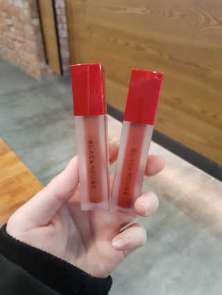 [블랙루즈] 에어 핏 벨벳틴트 시즌1 7종 중 택1+랜덤1 — 5점을 준 리뷰어가 2018년 11월 올린 사용 사진