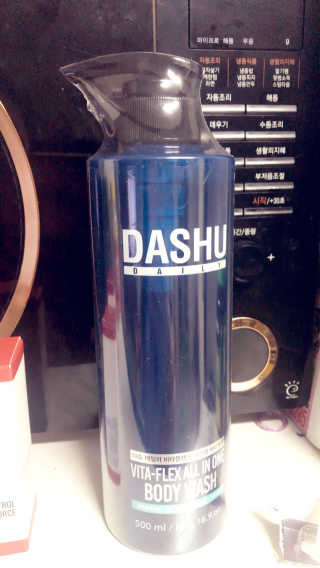 다슈코리아 다슈 데일리 비타플렉스 올인원 바디워시 — 5점을 준 리뷰어가 2018년 2월 올린 사용 사진