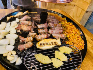 [화덕고깃간 마곡발산점] 화덕삼겹살2인분 — 5점을 준 리뷰어가 2019년 9월 올린 사용 사진