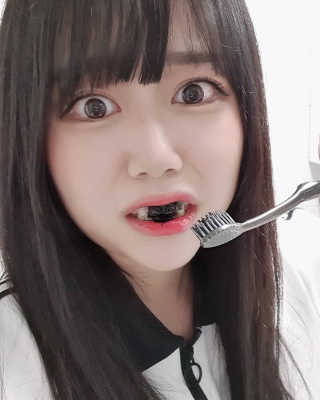 the naked object 디블랙팩치약 디블랙칫솔 세트 — 1점을 준 리뷰어가 2020년 3월 올린 사용 사진