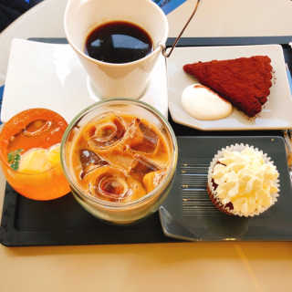 [포벨르] 아메리카노or 돌체라떼 + 에이드 + 디저트 — 4점을 준 리뷰어가 2019년 1월 올린 사용 사진