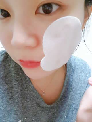 [후르디아] 청포도 매끈약산성 필링 패드_50매 세트 — 5점을 준 리뷰어가 2019년 9월 올린 사용 사진
