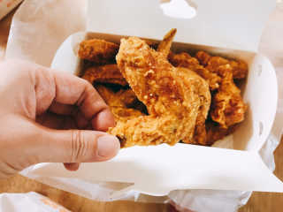 [치킨마루]-  빠사칸윙봉현미 + 콜라 500ml — 5점을 준 리뷰어가 2019년 7월 올린 사용 사진