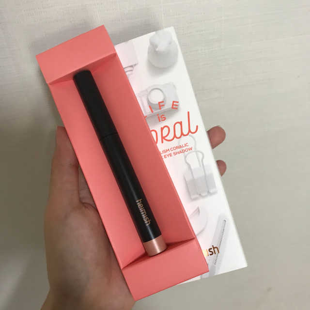 데일리즘 코랄릭 스틱 아이 섀도우 리뷰 사진