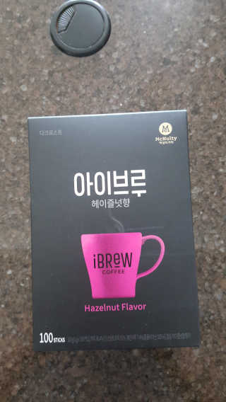 한국맥널티 아이브루 헤이즐넛향 100T — 5점을 준 리뷰어가 2019년 10월 올린 사용 사진