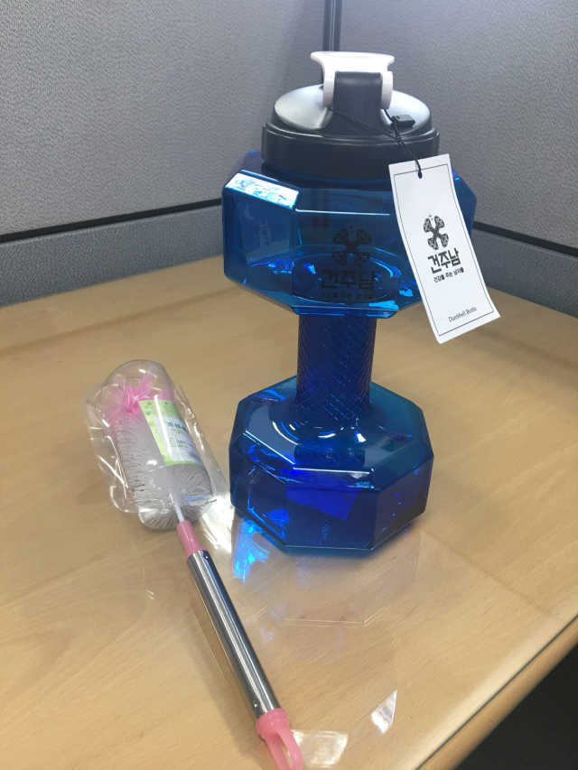 여름이니깐 2.2L 덤벨물통 리뷰 사진