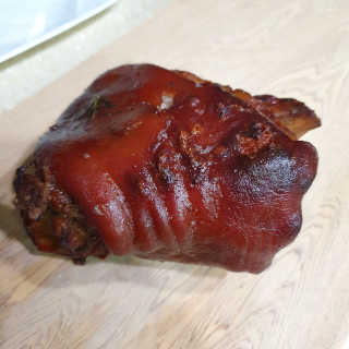 행복먹거리공작소 맥족. 맥주에 빠진 족발 550g + 마늘소스 70g — 5점을 준 리뷰어가 2020년 3월 올린 사용 사진