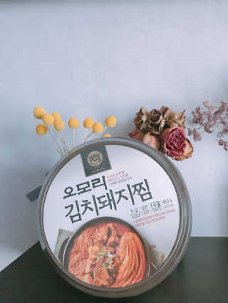 GS25 YOU US  오모리김치돼지찜 — 3.67점을 준 리뷰어가 2018년 3월 올린 사용 사진