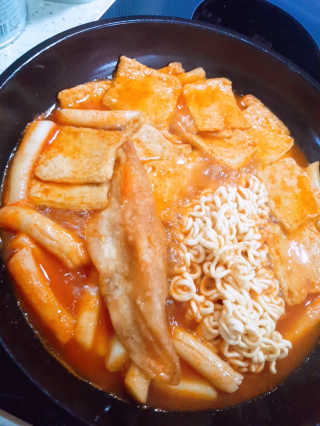 [홍코너떡볶이]옛날떡볶이 인기맛 4팩세트 — 5점을 준 리뷰어가 2019년 11월 올린 사용 사진
