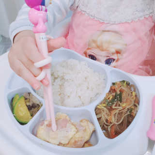 유비맘 캐릭터 실리콘 흡착 식판_색상 랜덤발송 — 5점을 준 리뷰어가 2020년 3월 올린 사용 사진