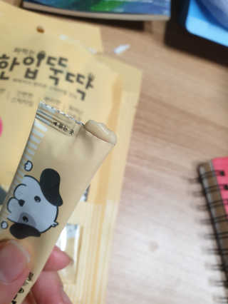 [펫토리아]짜먹는 한입뚝딱 강아지.고양이 마약간식 — 5점을 준 리뷰어가 2019년 7월 올린 사용 사진