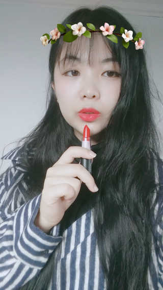 지고트 로맨틱 키스 립스틱 — 3.83점을 준 리뷰어가 2018년 12월 올린 사용 사진