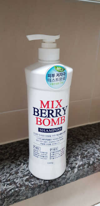 (주)에네스티 믹스베리 단백질 폭탄 샴푸 1000g — 4점을 준 리뷰어가 2019년 10월 올린 사용 사진