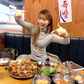[동네맛집족발] 4개 족발 중 택1 — 5점을 준 리뷰어가 2020년 2월 올린 사용 사진