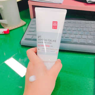 일리윤 세라마이드 아토 집중 크림 — 4.67점을 준 리뷰어가 2017년 6월 올린 사용 사진