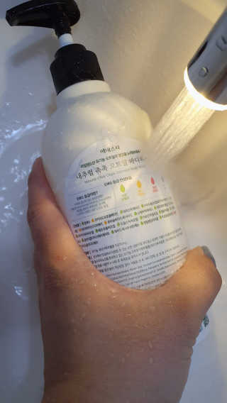 (주)에네스티 내추럴 촉촉  오트밀 바디워시 500ml — 3.5점을 준 리뷰어가 2019년 10월 올린 사용 사진